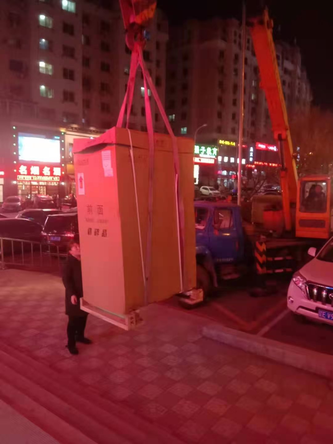 �������