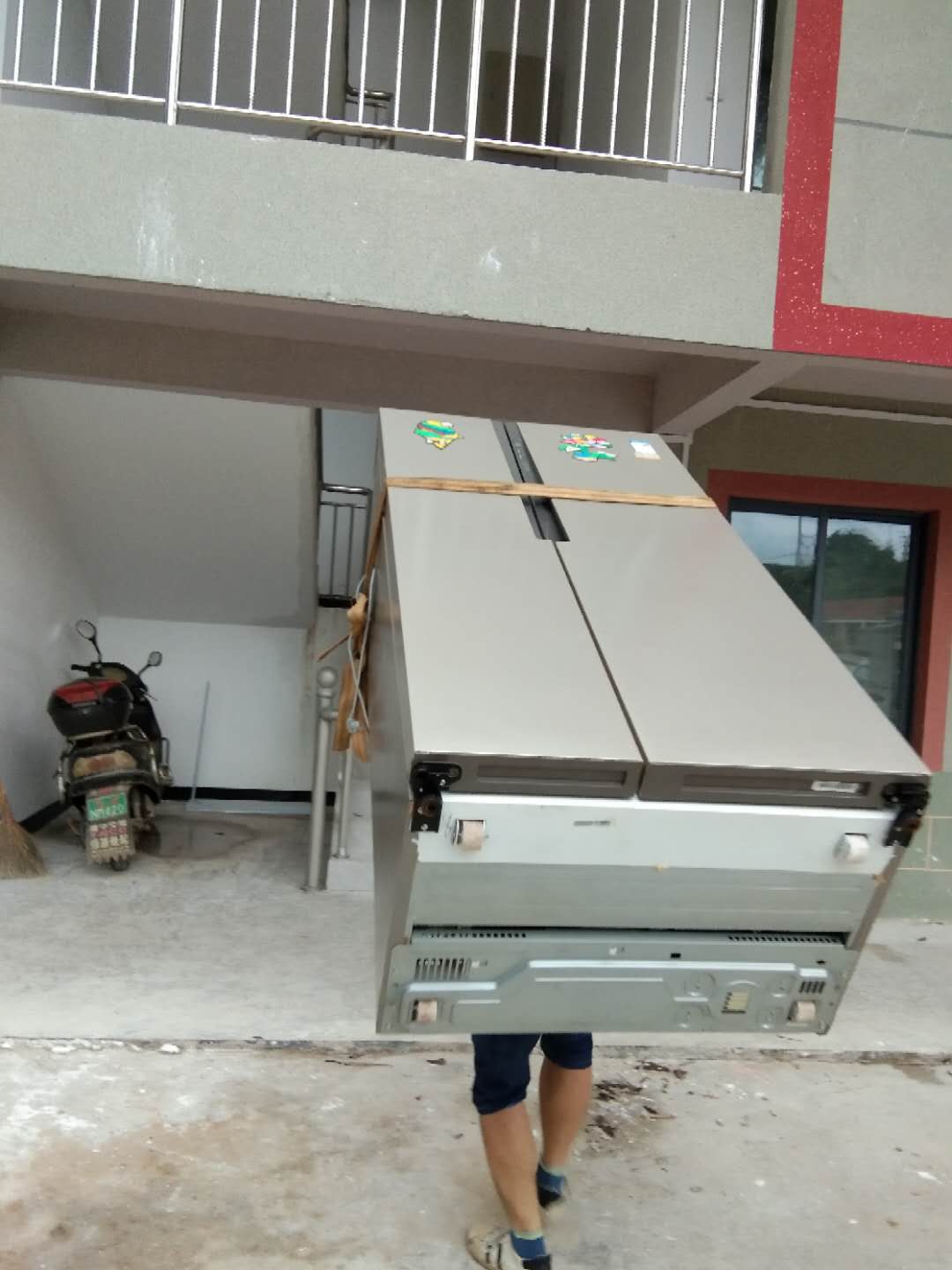 �������