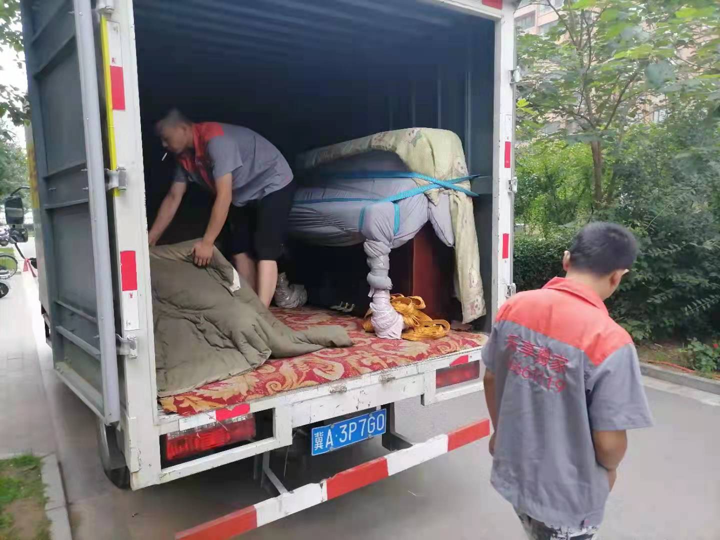 ʯ��ׯ��ҹ�˾