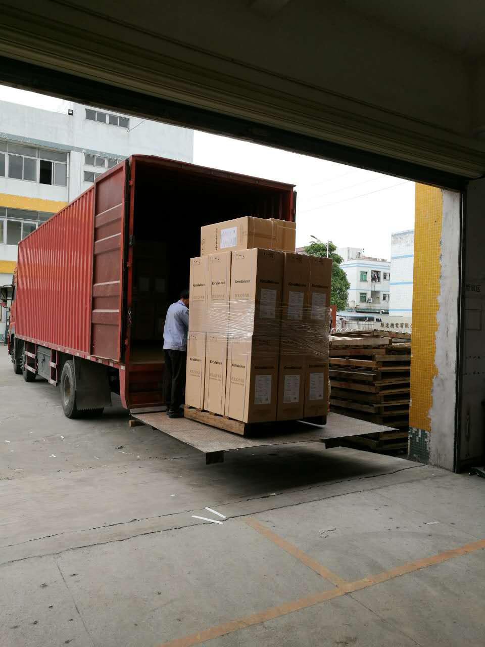 ��ݸ�ɻ��Ӱ��