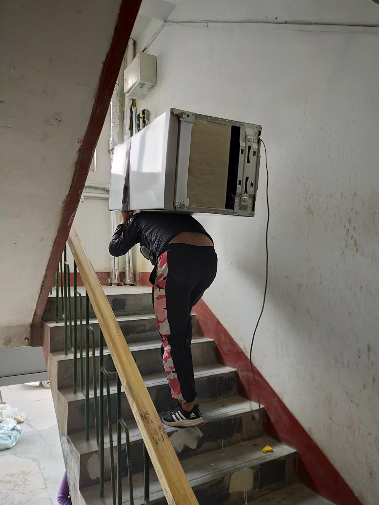 �������