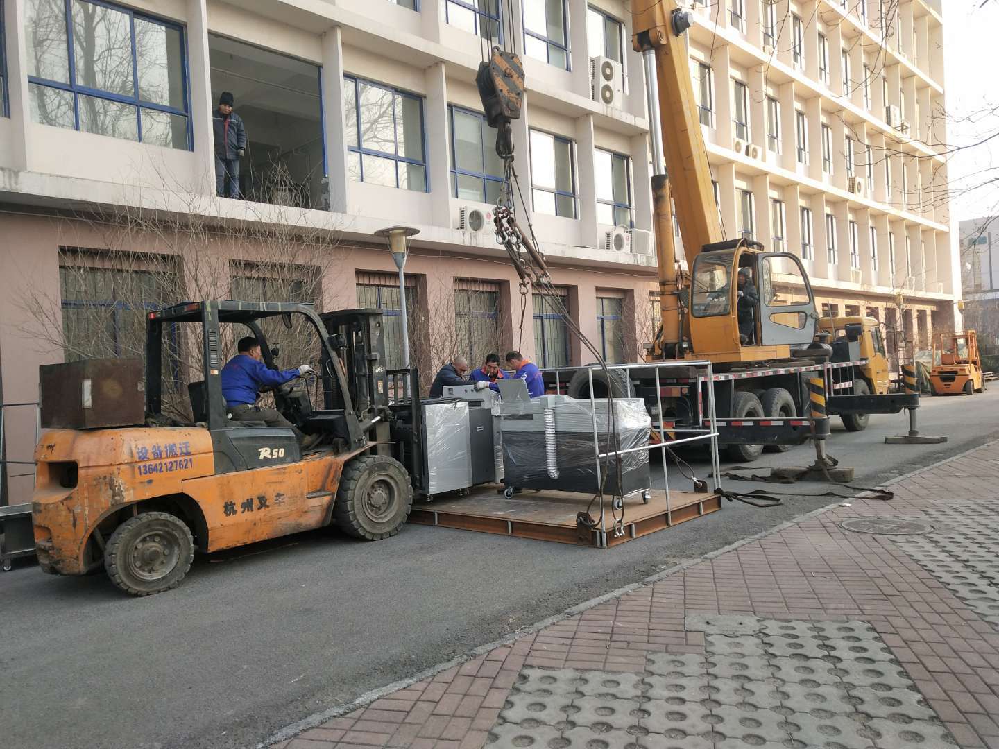 ���ص���