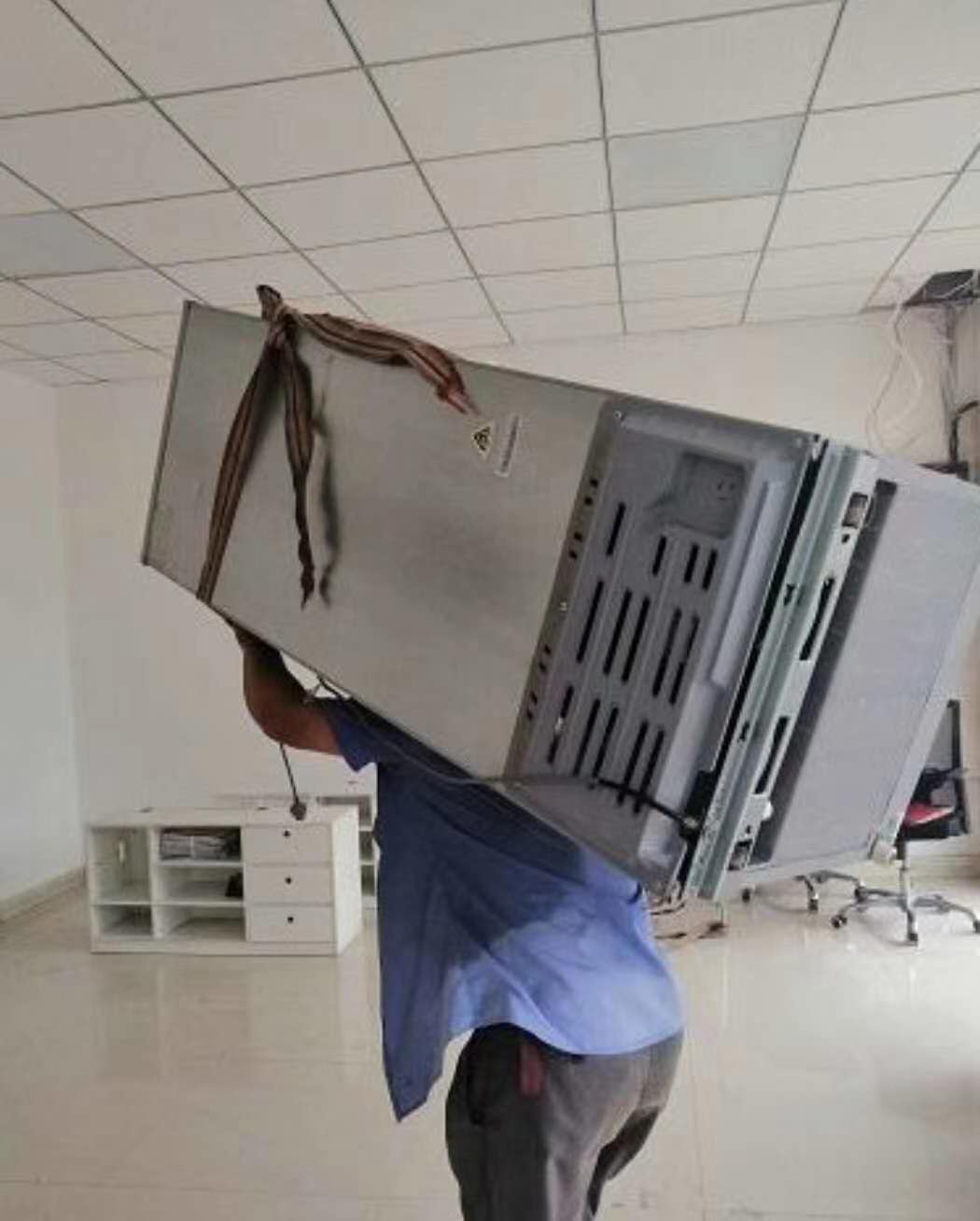 ���˱���